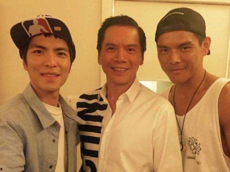 向华强生活照,影坛大佬的低调生活瞬间